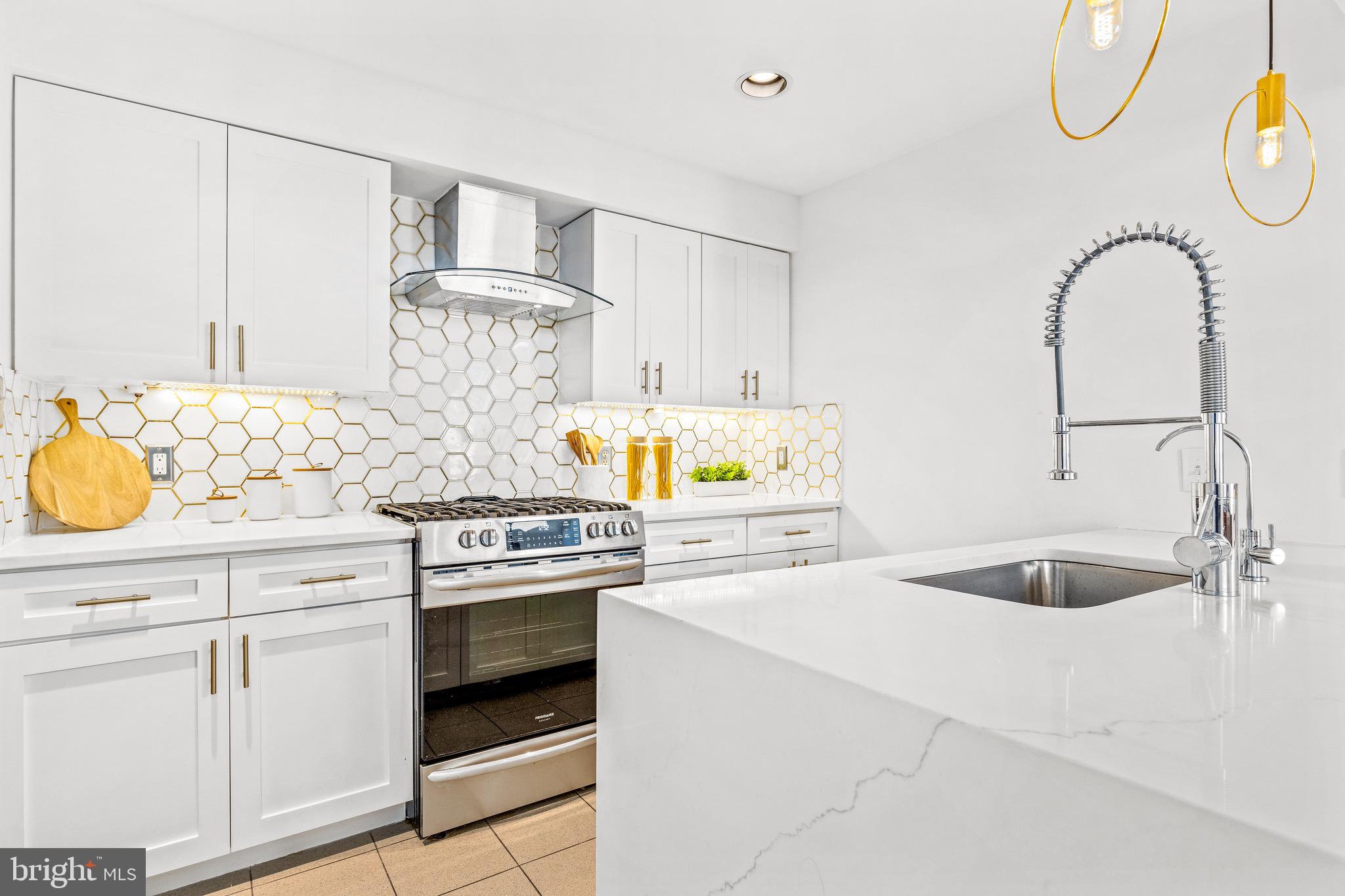 2428 17th Street Northwest, Unit 3N Washington, DC 20009 - Photo 10 of 29 Kitchen