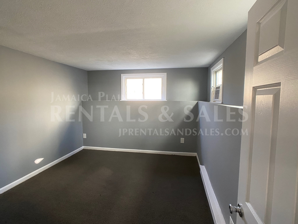 15 Pinedale Road, Unit 4 Boston, MA 02131 - Photo 7 of 11
