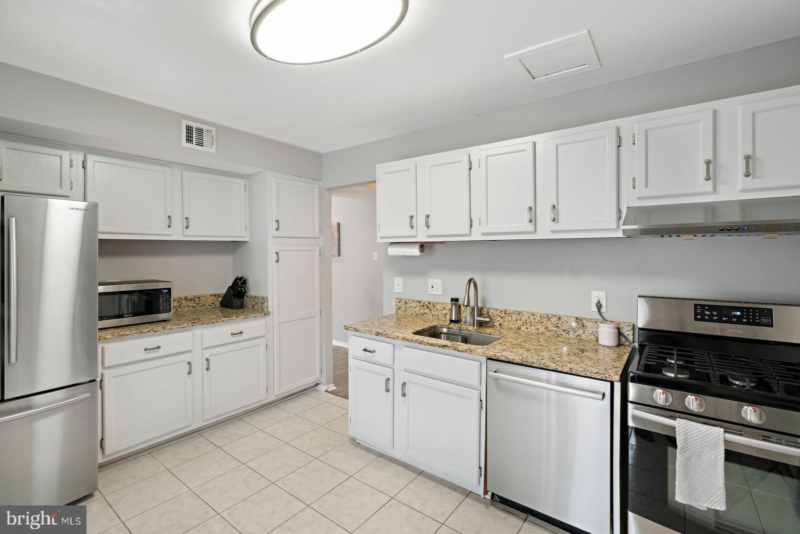 1675 Parkcrest Circle, Unit 400 Reston, VA 20190 - Photo 20 of 32