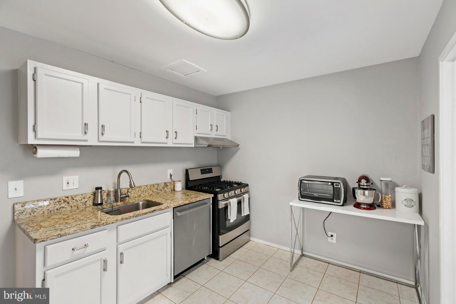 1675 Parkcrest Circle, Unit 400 Reston, VA 20190 - Photo 22 of 32