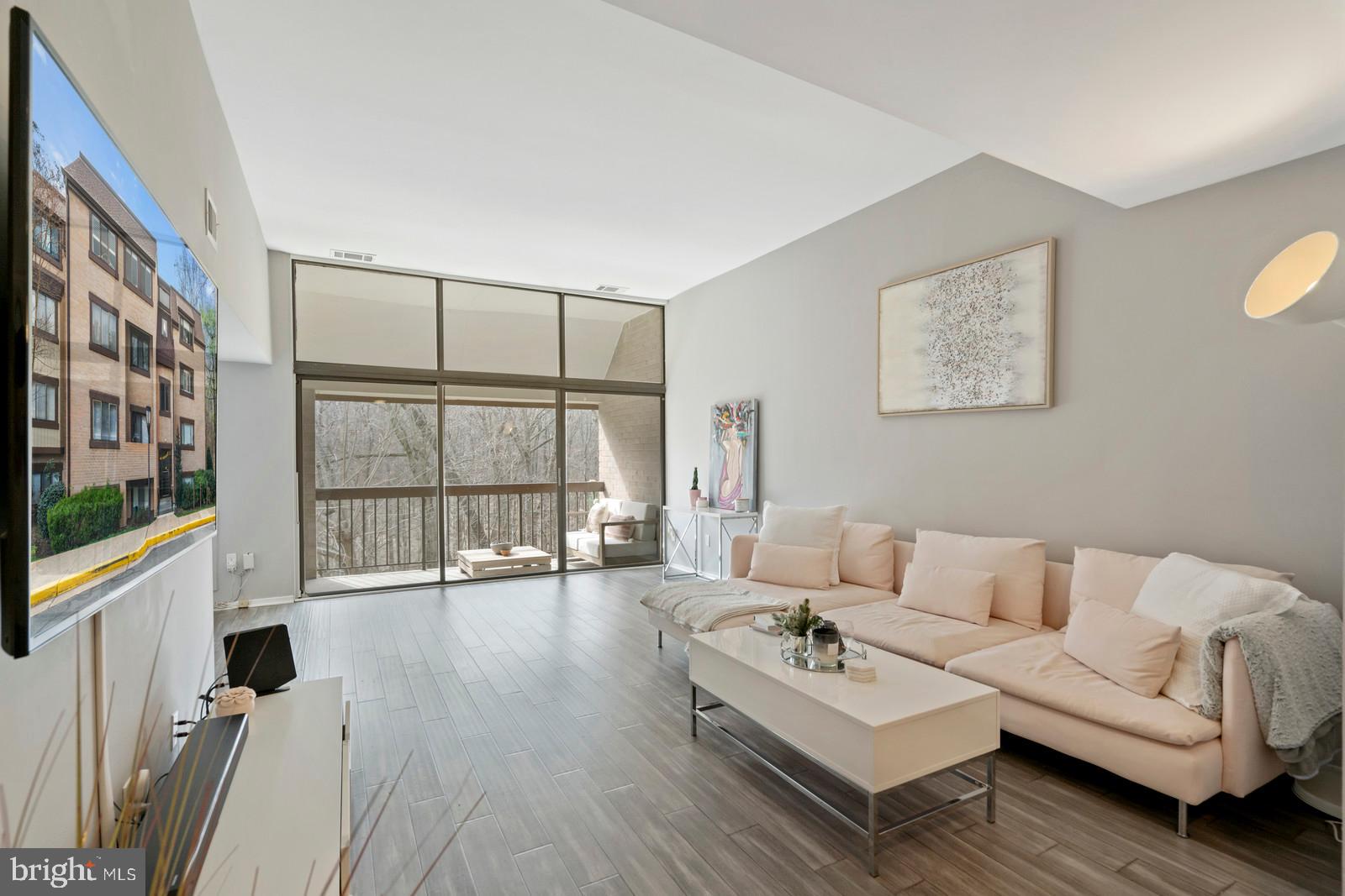 1675 Parkcrest Circle, Unit 400 Reston, VA 20190 - Photo 4 of 32