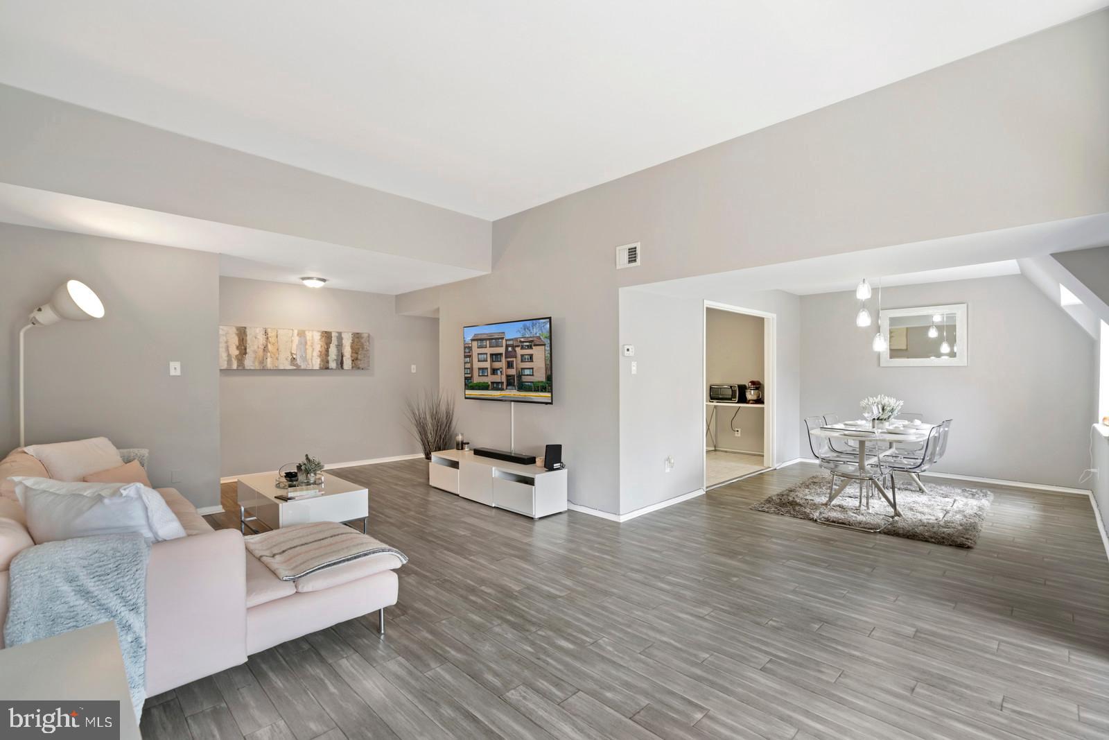 1675 Parkcrest Circle, Unit 400 Reston, VA 20190 - Photo 6 of 32