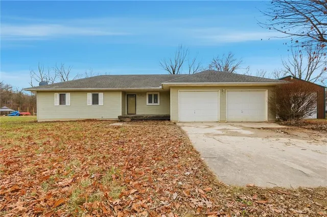 $335,000 | 15035 Beach Front Drive, Excelsior Springs, MO 64024