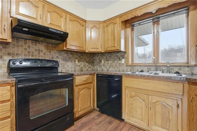 $335,000 | 15035 Beach Front Drive, Excelsior Springs, MO 64024