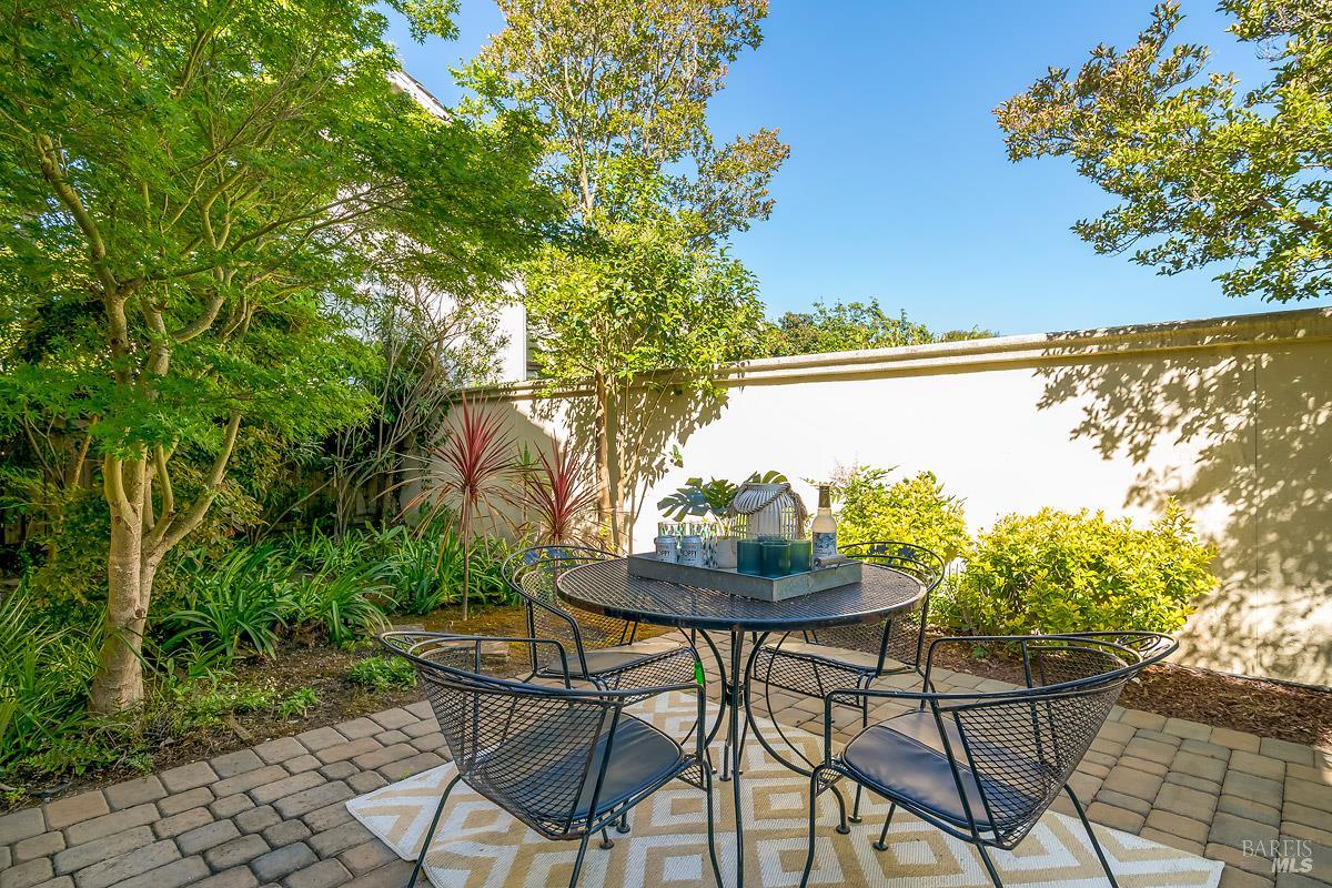 23 Greenham Court Novato, CA 94949 - Photo 2 of 37