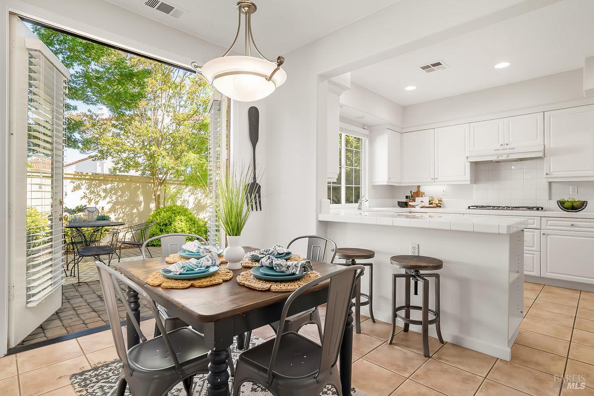 23 Greenham Court Novato, CA 94949 - Photo 4 of 37