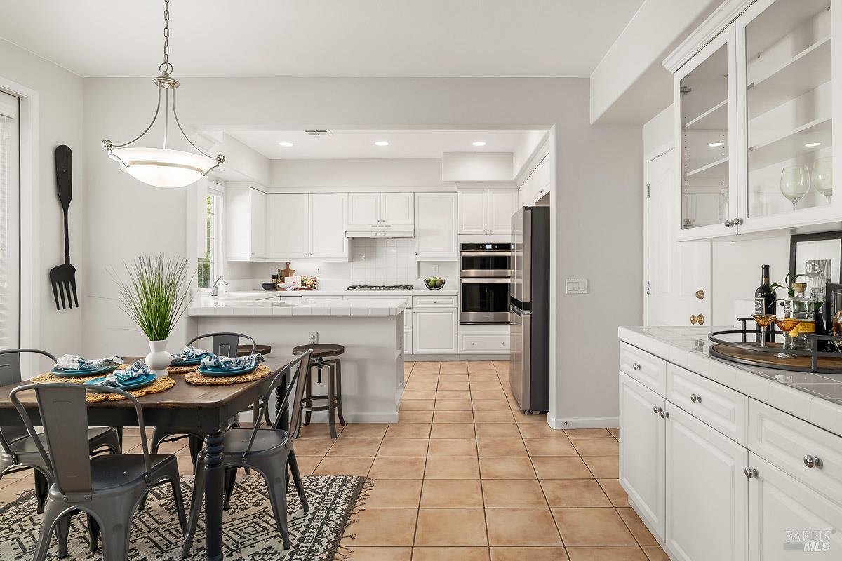 23 Greenham Court Novato, CA 94949 - Photo 5 of 37