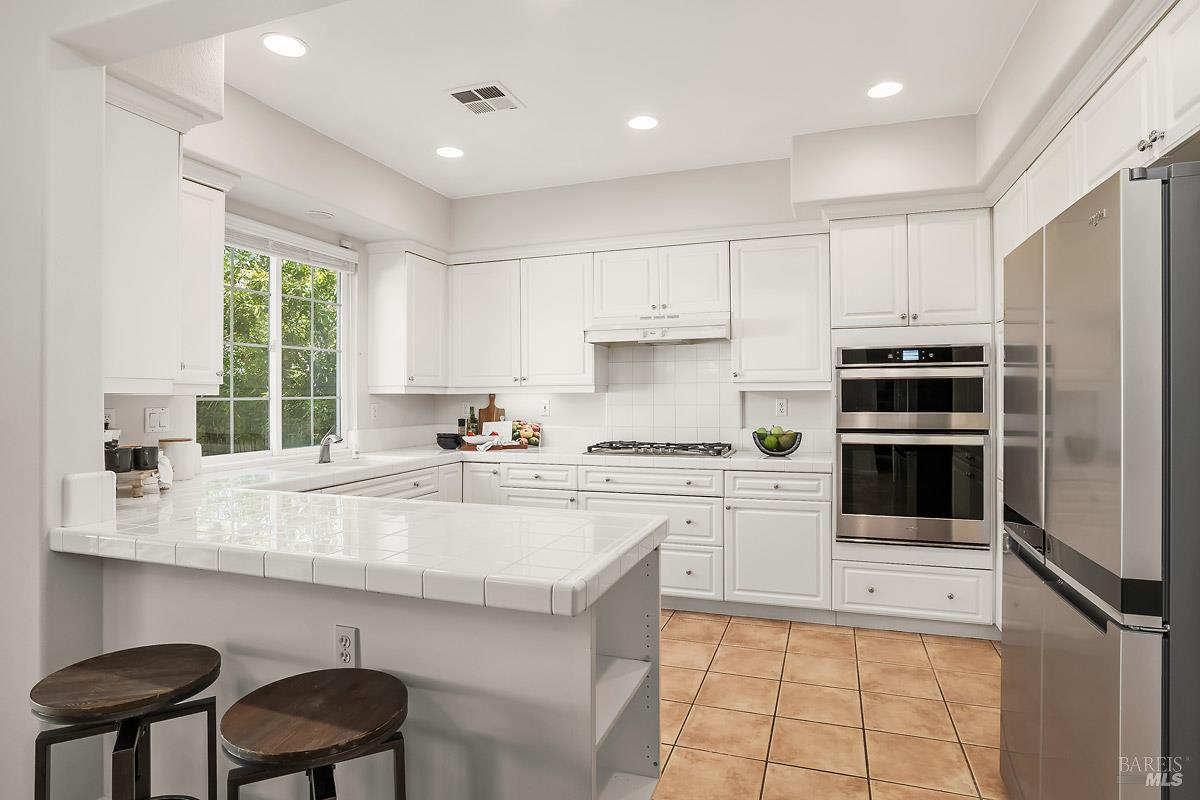 23 Greenham Court Novato, CA 94949 - Photo 6 of 37