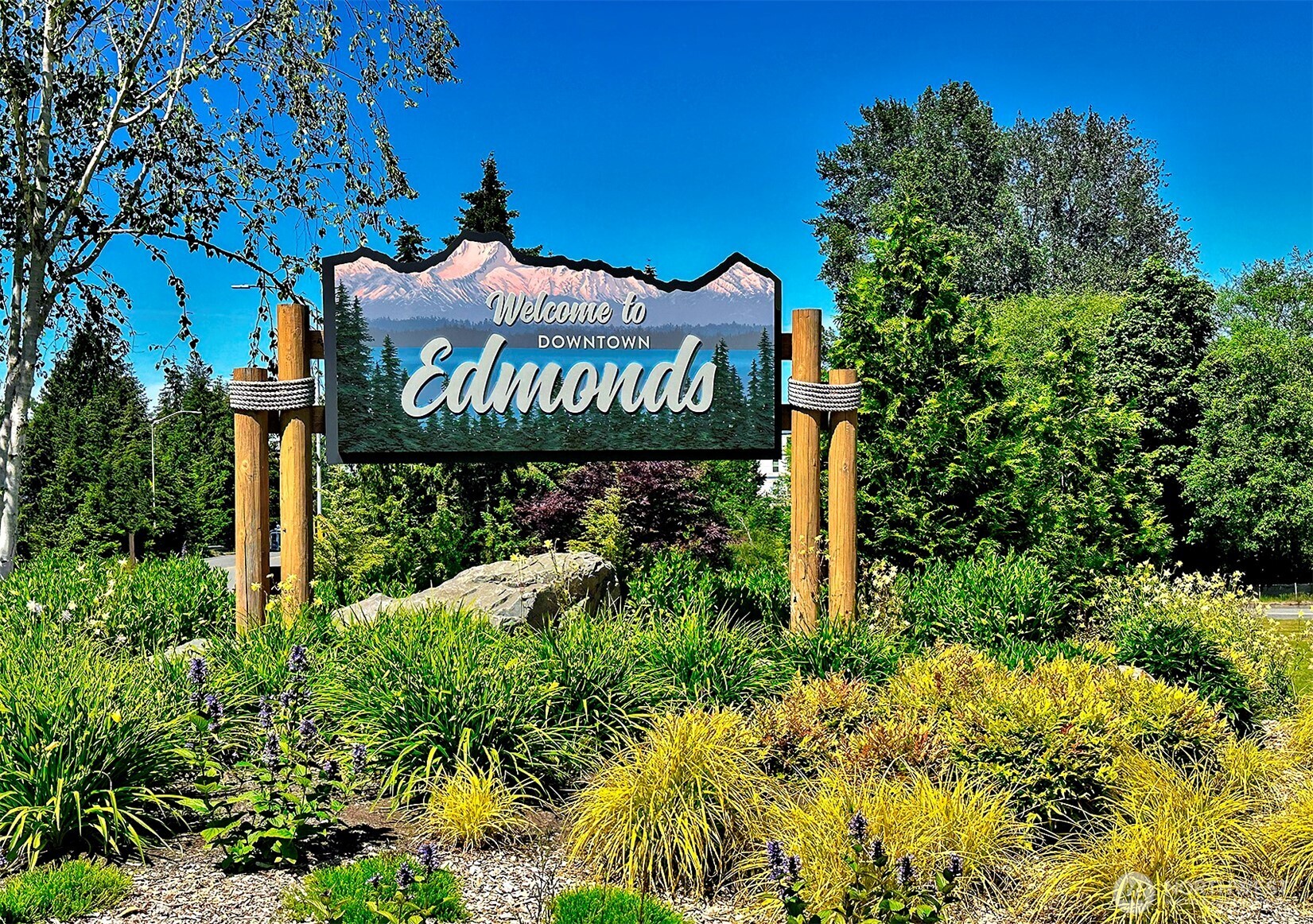 61 Pine Street, Unit 201 Edmonds, WA 98020 - Photo 30 of 34 a view of sign board
