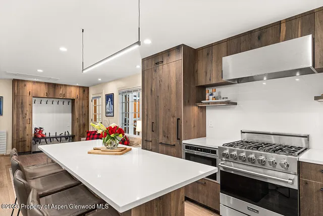 a kitchen that has a stove and a table