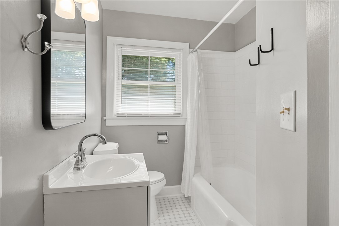 2618 Duncan Street Anderson, SC 29625 - Photo 24 of 45 Full Bathroom