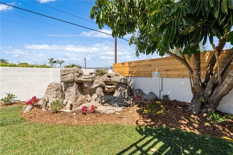 $1,899,000 | 10321 Kamuela Drive, Huntington Beach, CA 92646