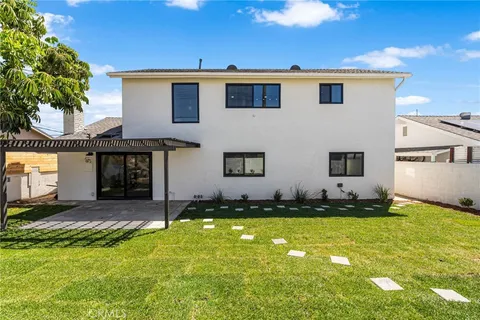 $1,899,000 | 10321 Kamuela Drive, Huntington Beach, CA 92646