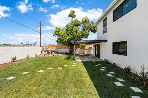 $1,899,000 | 10321 Kamuela Drive, Huntington Beach, CA 92646