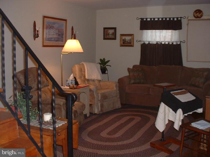 608 Clair Street Reading, PA 19607 - Photo 3 of 18 Living Room