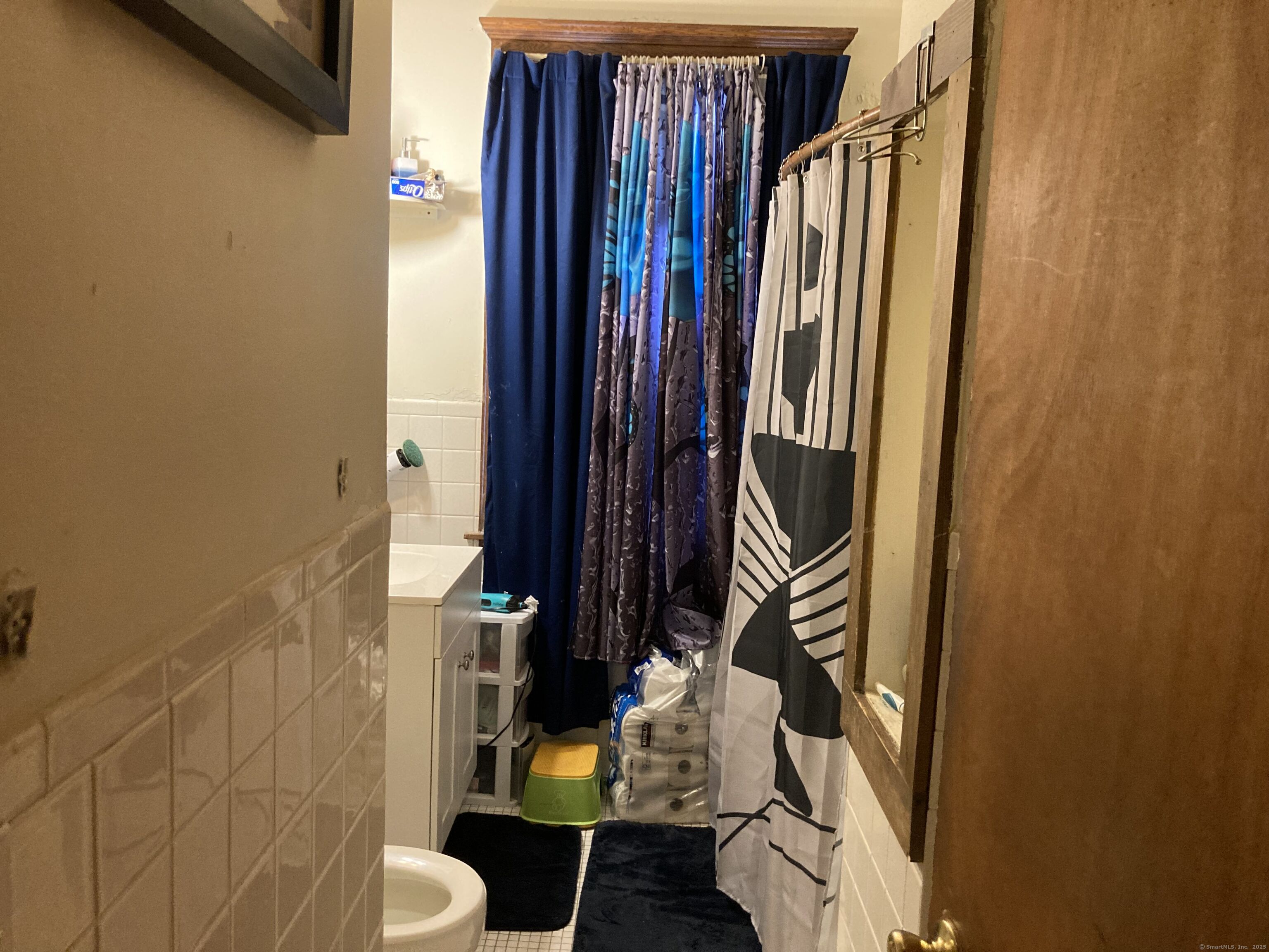 225 Winthrop Avenue New Haven, CT 06511 - Photo 11 of 36 a bathroom with a sink and a toilet