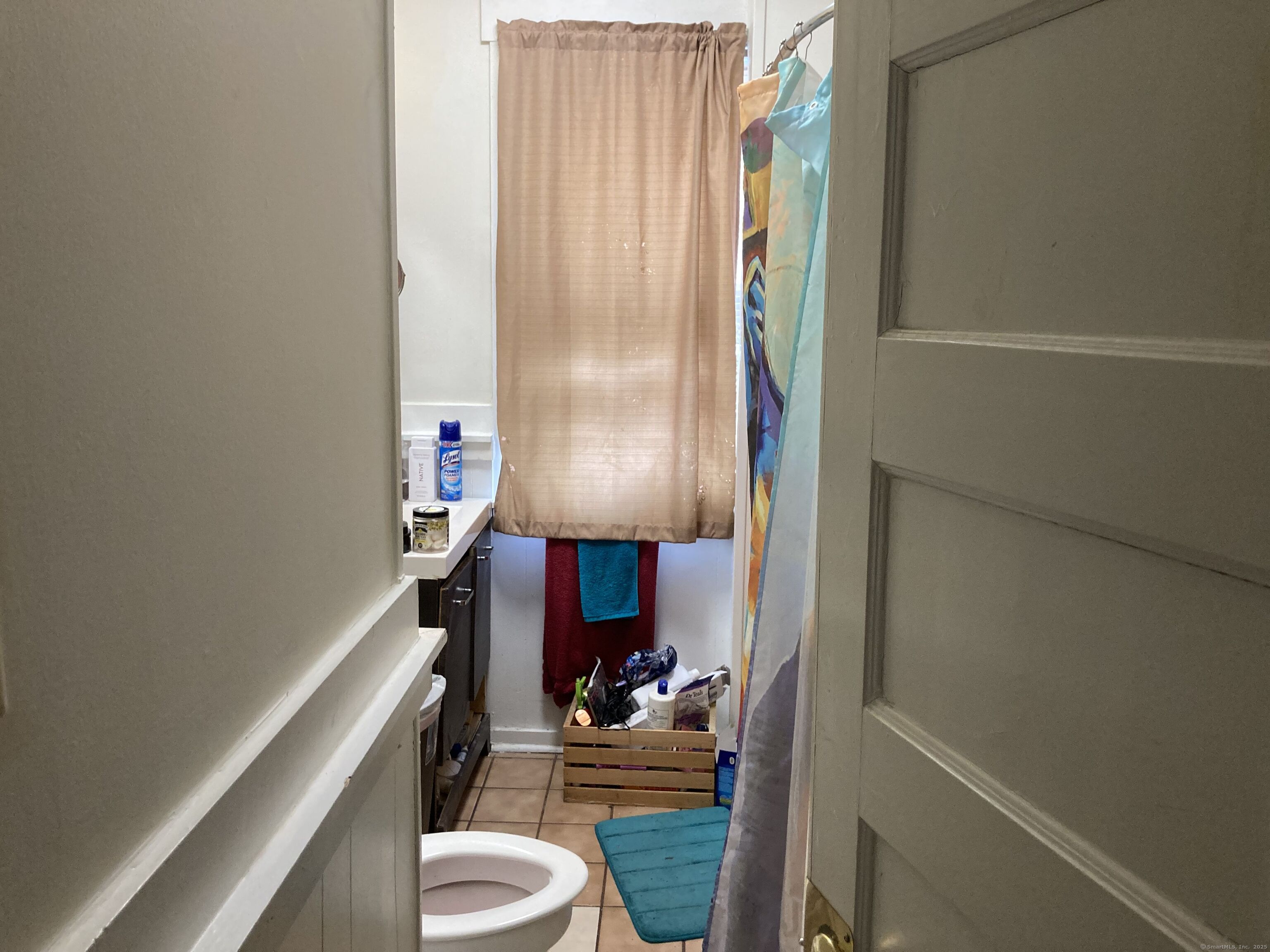 225 Winthrop Avenue New Haven, CT 06511 - Photo 20 of 36 a bathroom with a sink toilet and vanity