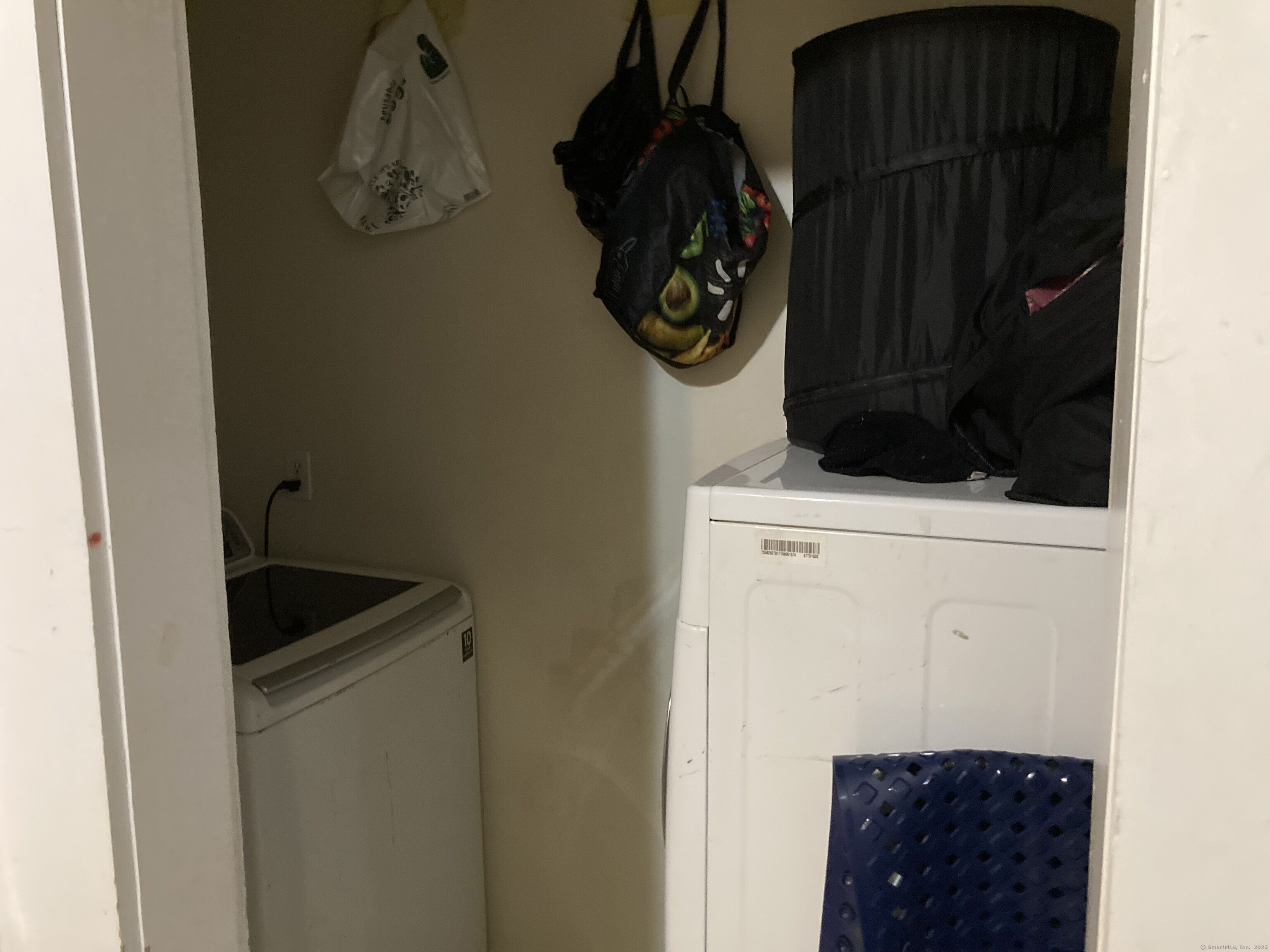 225 Winthrop Avenue New Haven, CT 06511 - Photo 30 of 36 a close view of a utility room with dryer and washer