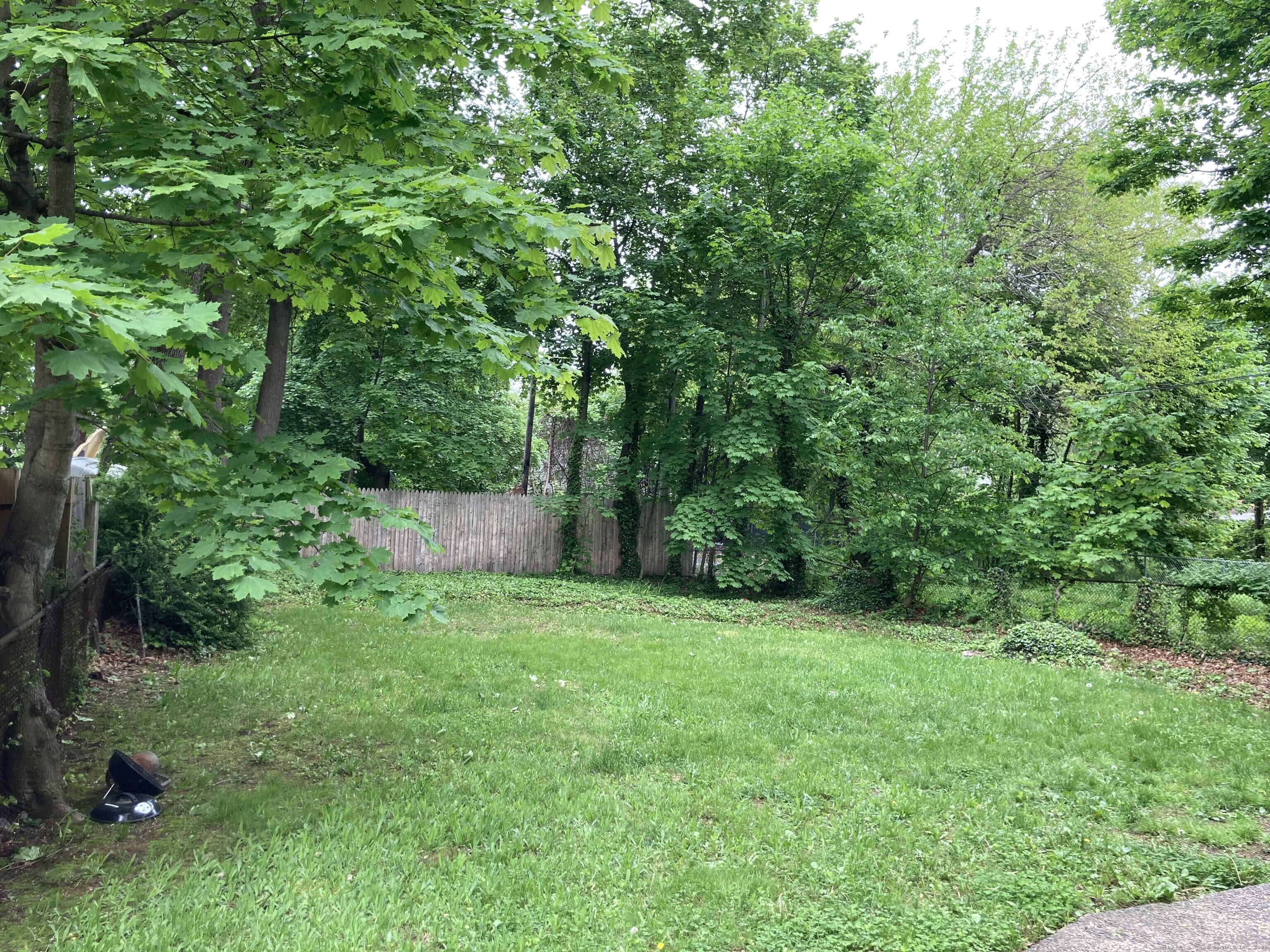 225 Winthrop Avenue New Haven, CT 06511 - Photo 3 of 36 a view of a back yard