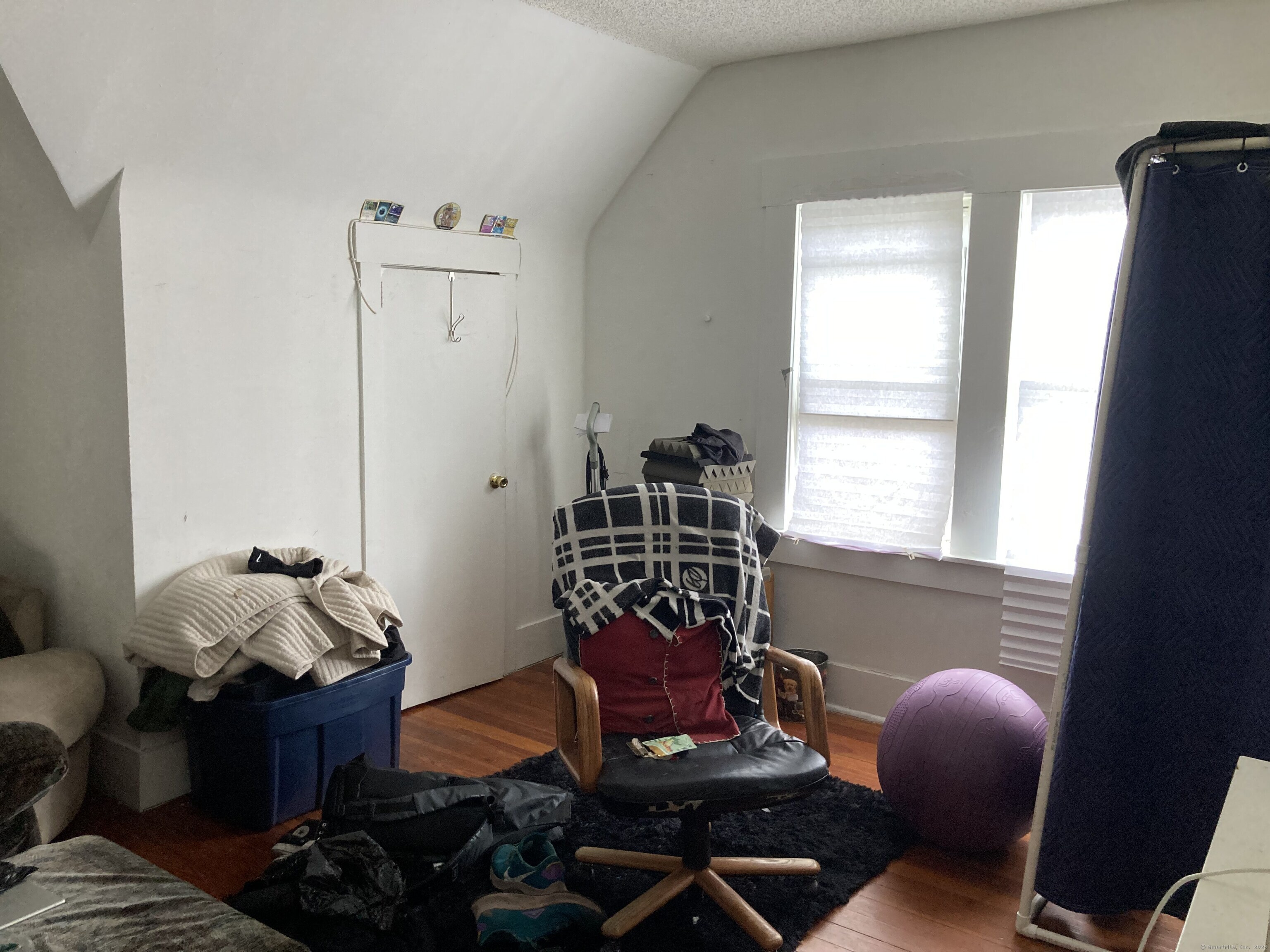 225 Winthrop Avenue New Haven, CT 06511 - Photo 31 of 36 a room with furniture and window