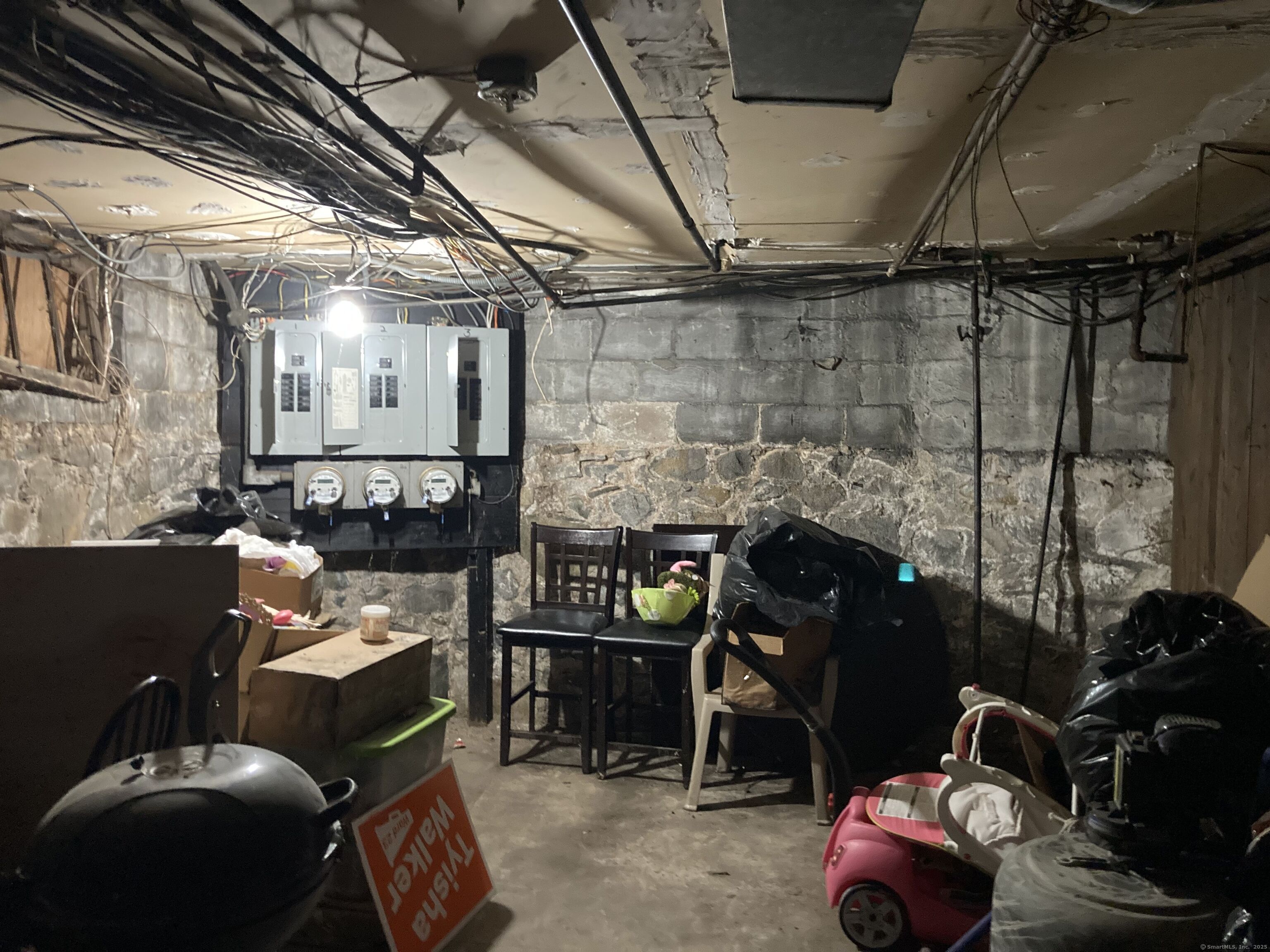 225 Winthrop Avenue New Haven, CT 06511 - Photo 32 of 36 a room with furniture