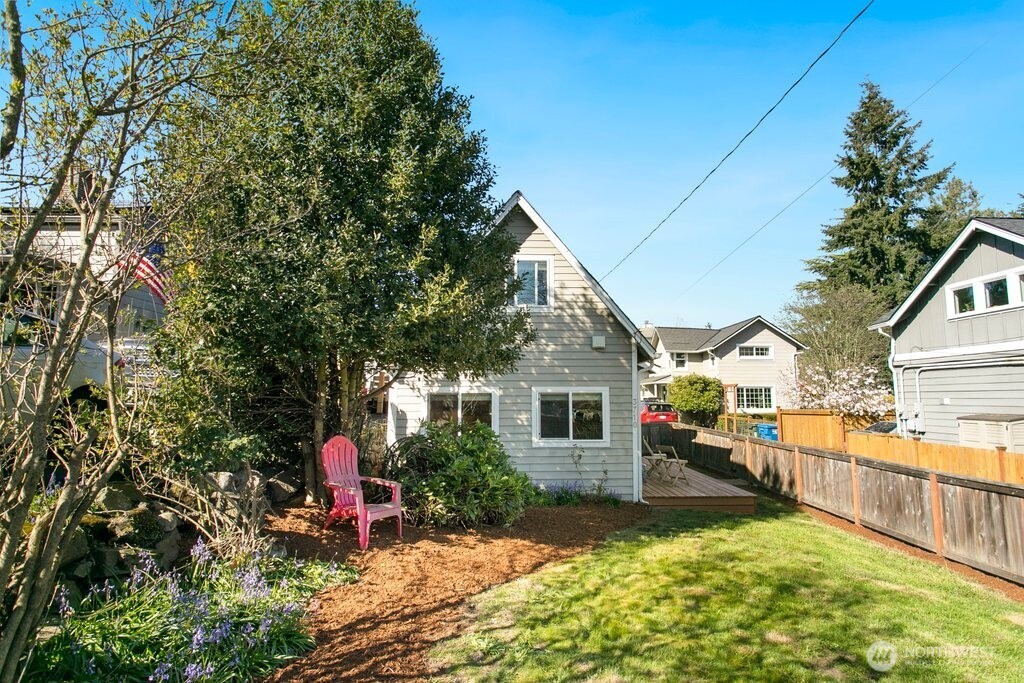 3710 Southwest 106th Street Seattle, WA 98146 - Photo 2 of 21