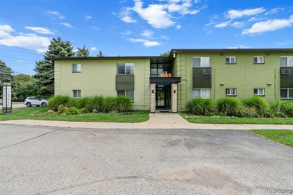 1050 North Adams Road, Unit 107 Birmingham, MI 48009 - Photo 1 of 15 Gallery Image 1