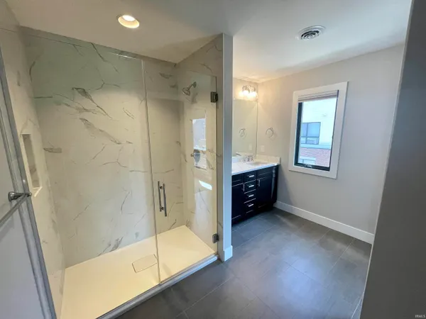 $4,000 | 327 South Frances Street, Unit 5, South Bend, IN 46617