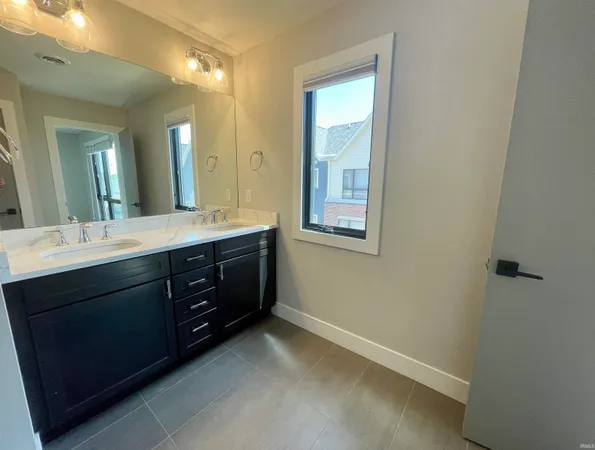 $4,000 | 327 South Frances Street, Unit 5, South Bend, IN 46617