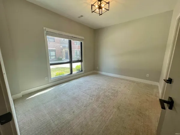 $4,000 | 327 South Frances Street, Unit 5, South Bend, IN 46617