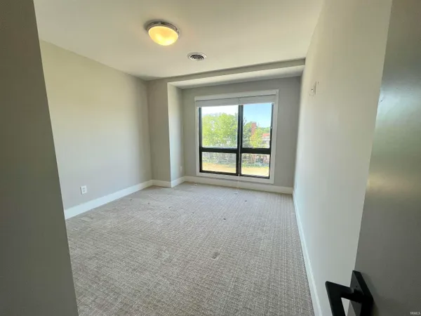 $4,000 | 327 South Frances Street, Unit 5, South Bend, IN 46617