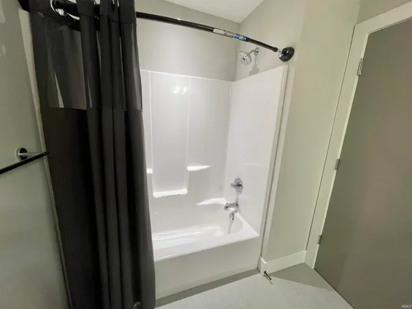 $4,000 | 327 South Frances Street, Unit 5, South Bend, IN 46617