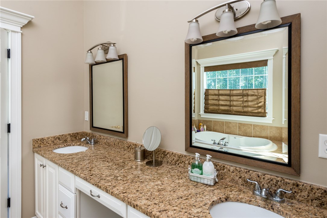 47 Bourque Road Cumberland, RI 02864 - Photo 19 of 36