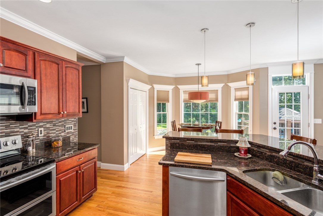 47 Bourque Road Cumberland, RI 02864 - Photo 8 of 36