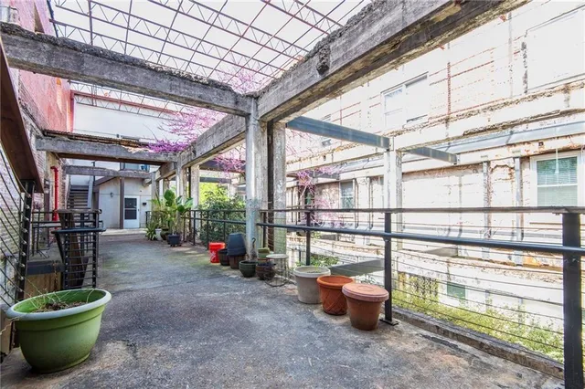 a view of a backyard with table and chairs potted plants