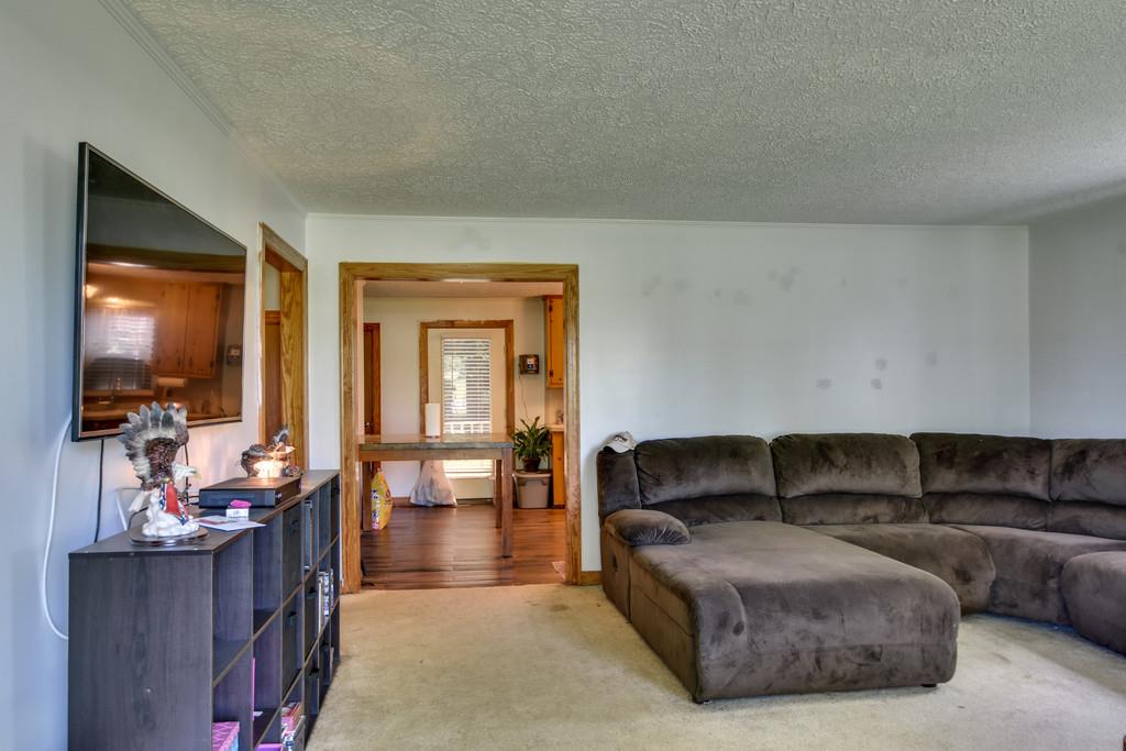 3024 Sylvia Road Dickson, TN 37055 - Photo 4 of 22 HUGE LIVING ROOM!!