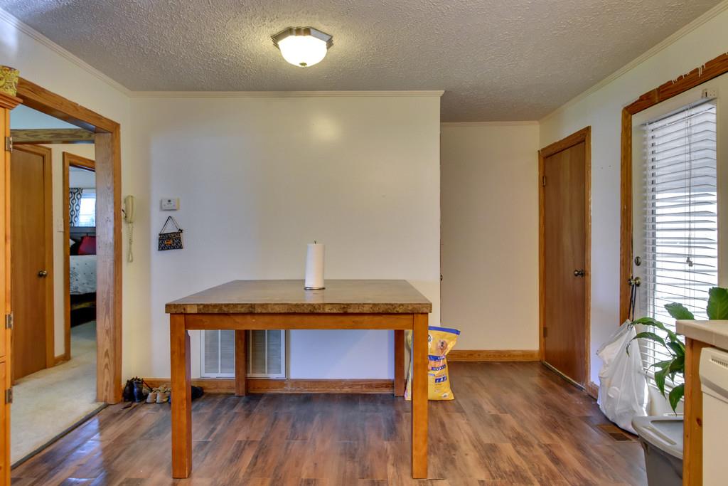 3024 Sylvia Road Dickson, TN 37055 - Photo 8 of 22 EAT-IN AREA OF KITCHEN, LARGE ENOUGH FOR BIG KITCHEN TABLE!!