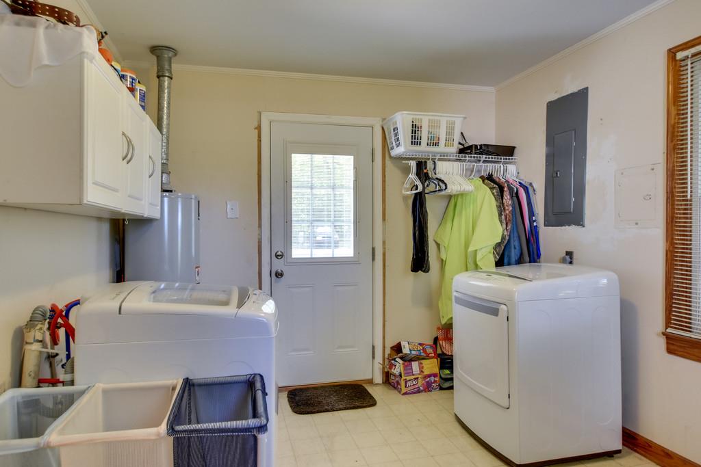 3024 Sylvia Road Dickson, TN 37055 - Photo 9 of 22 MASSIVE LAUNDRY ROOM-YOU WON'T FIND ANOTHER LIKE IT ON THE MARKET!!