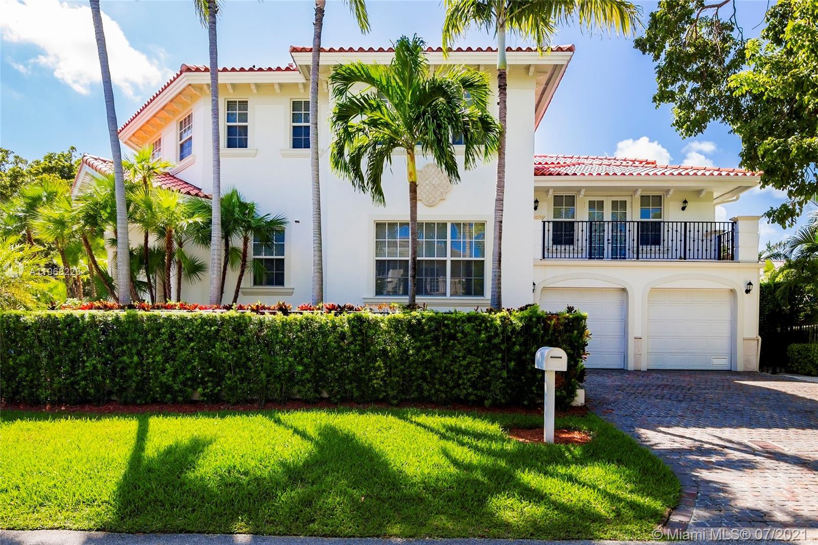 798 Ridgewood Road Key Biscayne, FL 33149 - Photo 3 of 43
