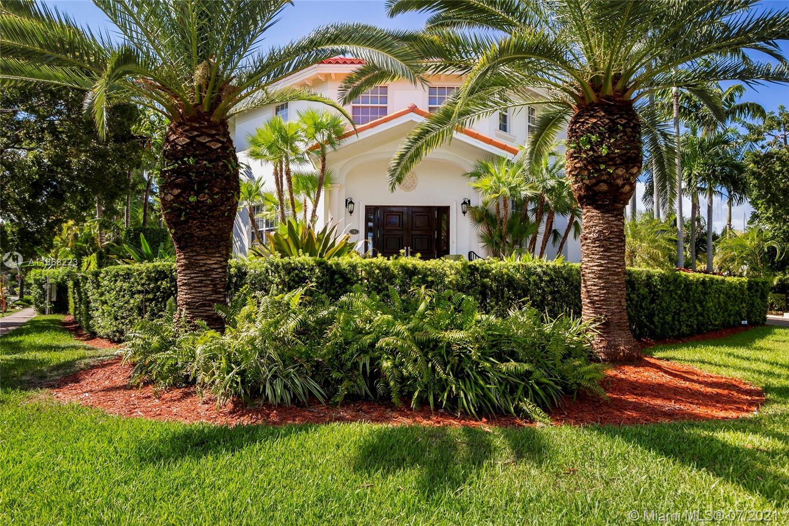 798 Ridgewood Road Key Biscayne, FL 33149 - Photo 4 of 43