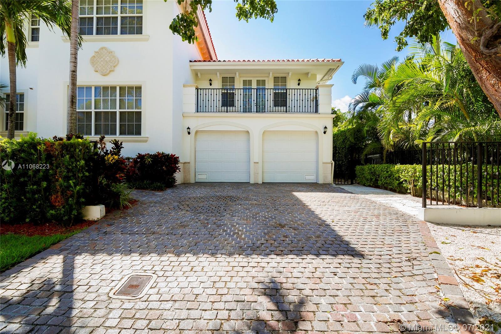 798 Ridgewood Road Key Biscayne, FL 33149 - Photo 5 of 43