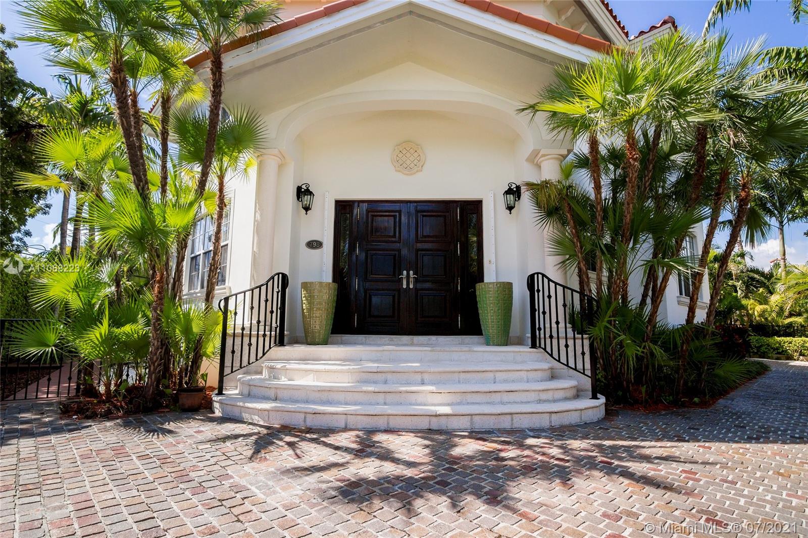798 Ridgewood Road Key Biscayne, FL 33149 - Photo 7 of 43