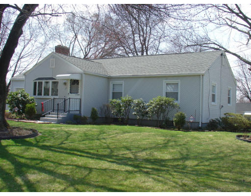 156 Lancashire Road Springfield, MA 01104 - Photo 2 of 18 Gallery Image 2