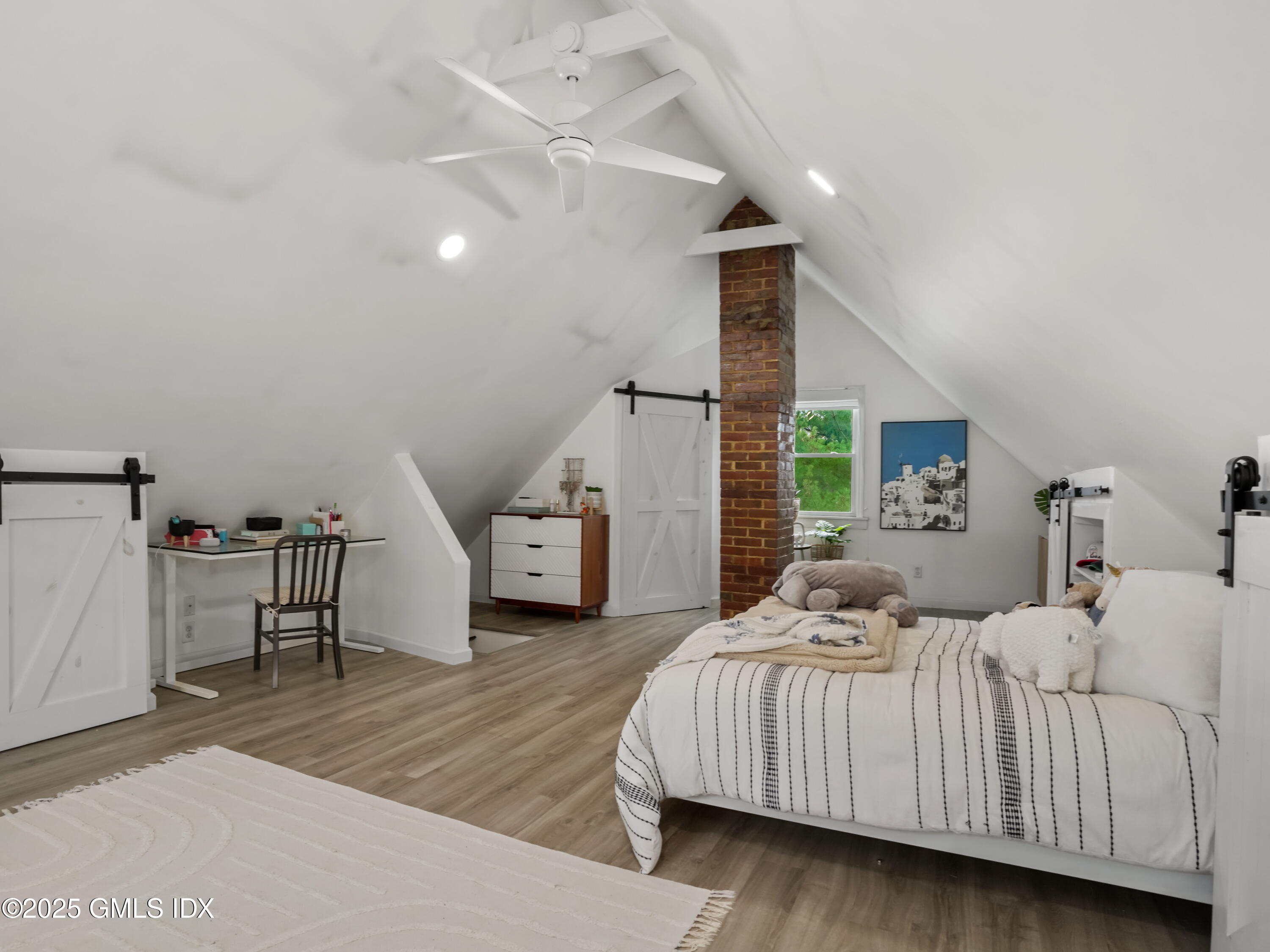 41 Chapel Street Greenwich, CT 06831 - Photo 15 of 22 3rd flr Bedroom