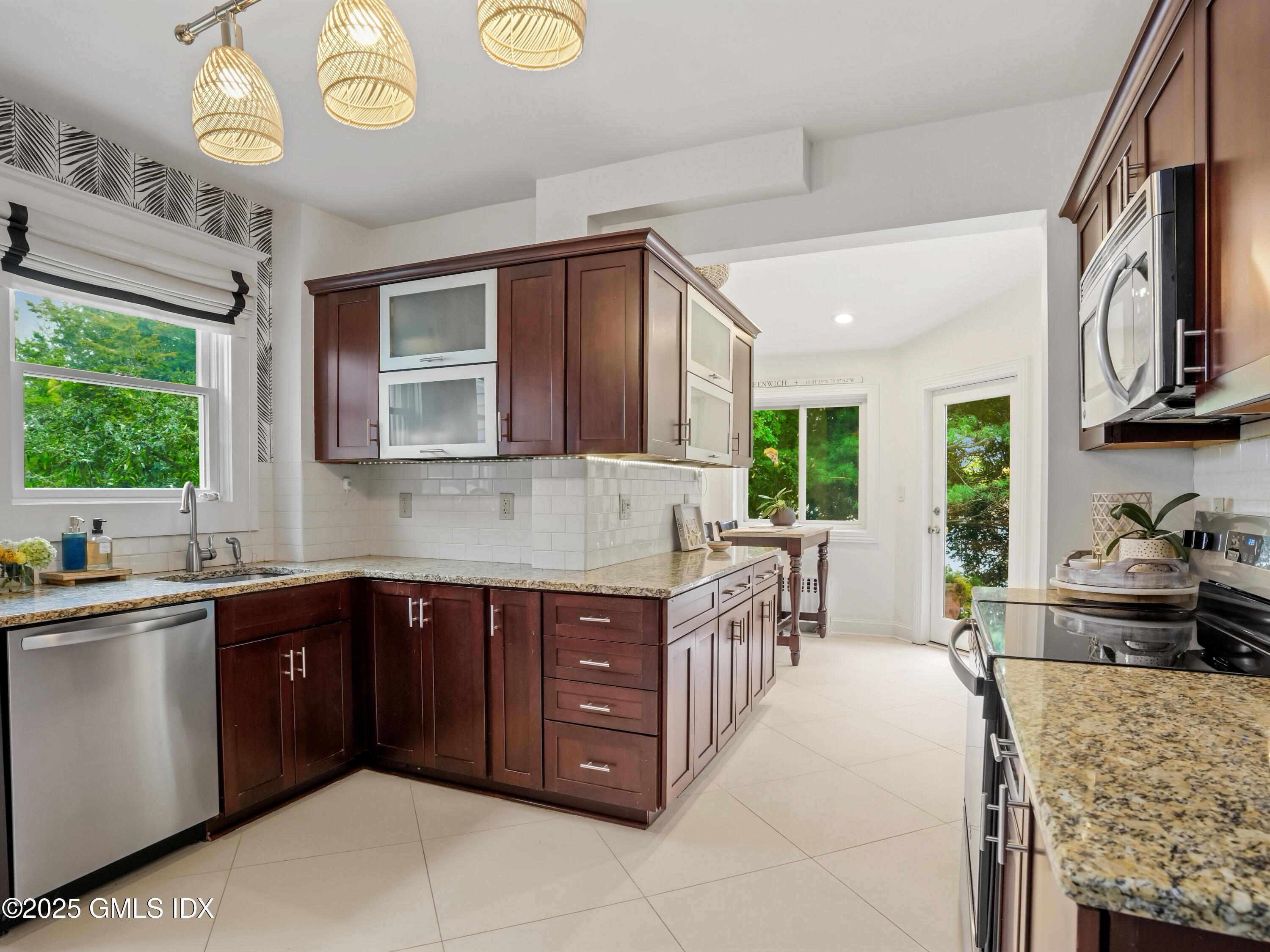 41 Chapel Street Greenwich, CT 06831 - Photo 7 of 22 Kitchen