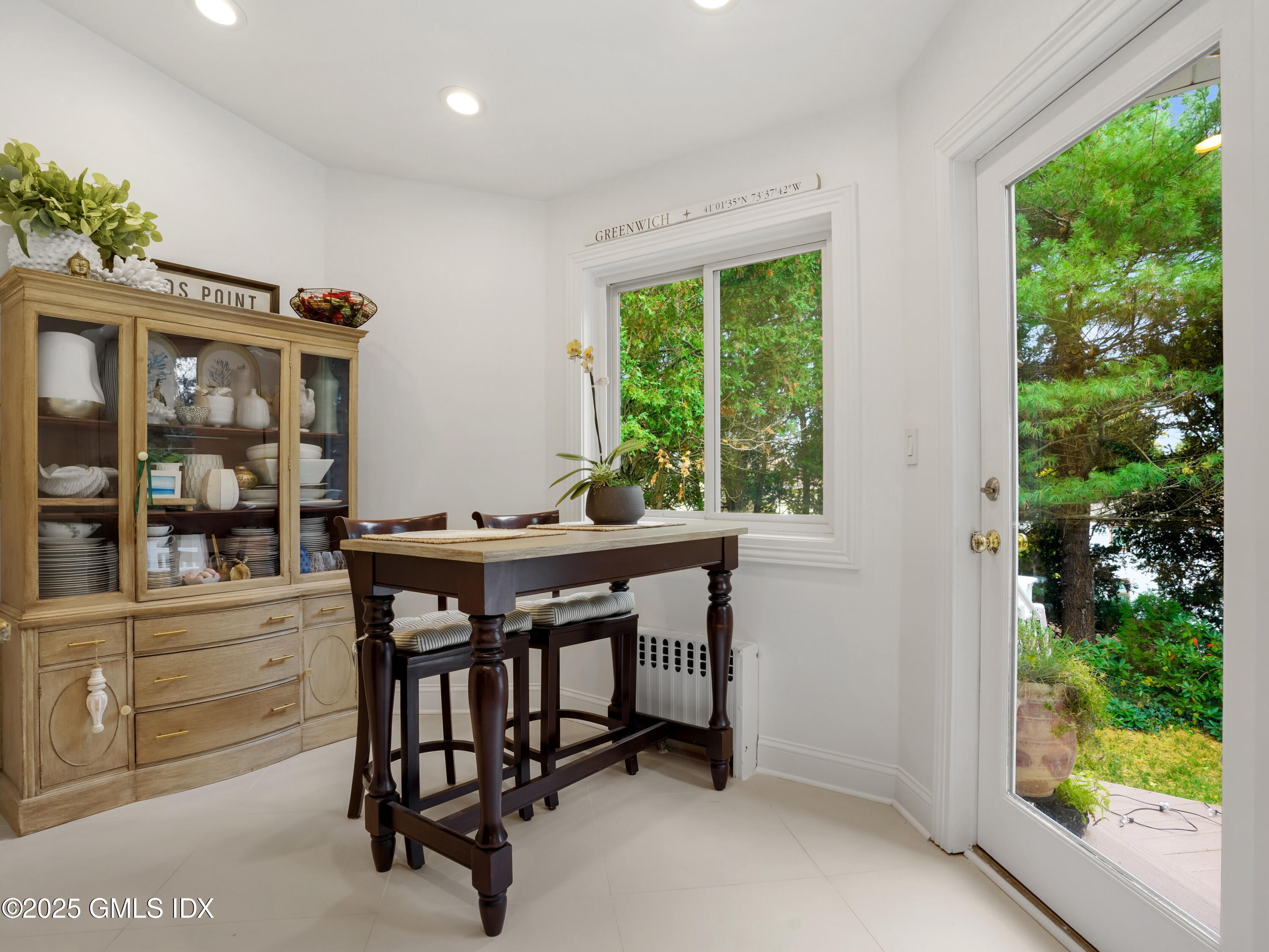 41 Chapel Street Greenwich, CT 06831 - Photo 8 of 22 Eat-in kitchen