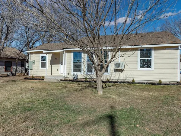 $1,500 | 807 Adkins Street, Bowie, TX 76230