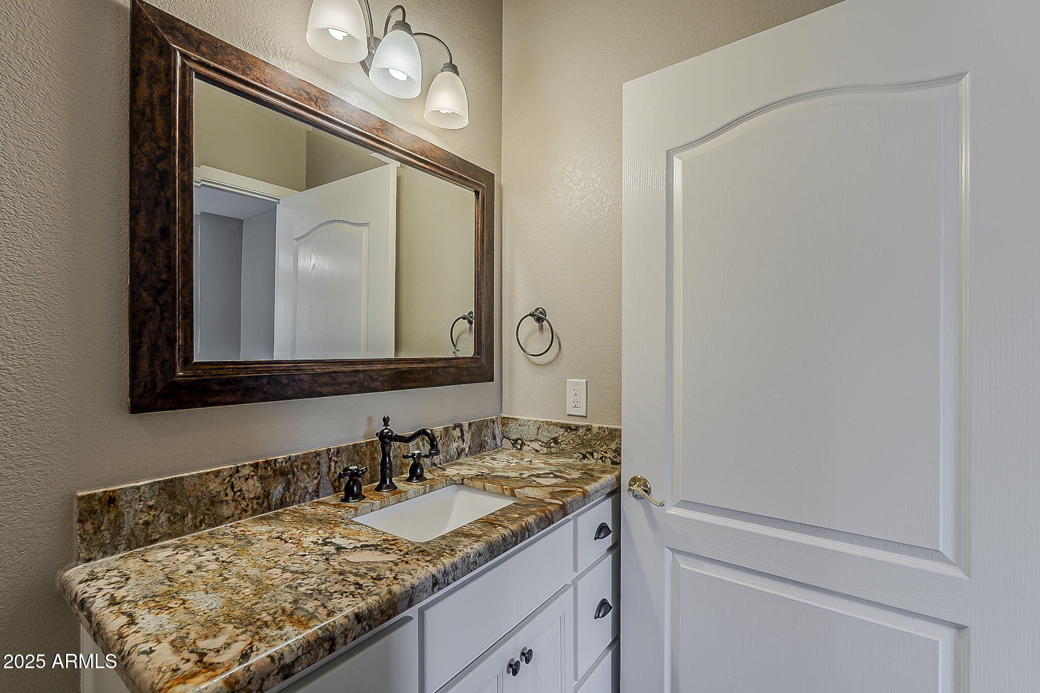 3011 North Gilbert Road Mesa, AZ 85203 - Photo 37 of 66 37-web-or-mls-Gilbert-37