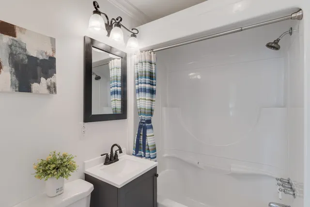 $575,000 | 188 Oakwood Drive, Antioch, IL 60002