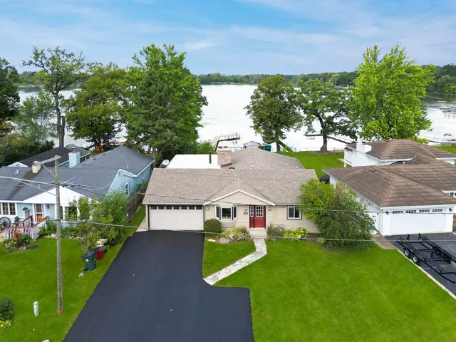 $575,000 | 188 Oakwood Drive, Antioch, IL 60002